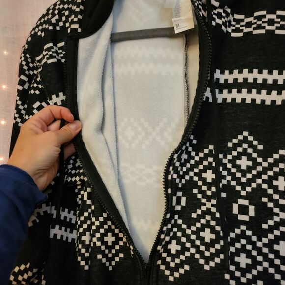 EUC Black and White Patterned Jumpsuit Size Medium - Picture 11 of 11